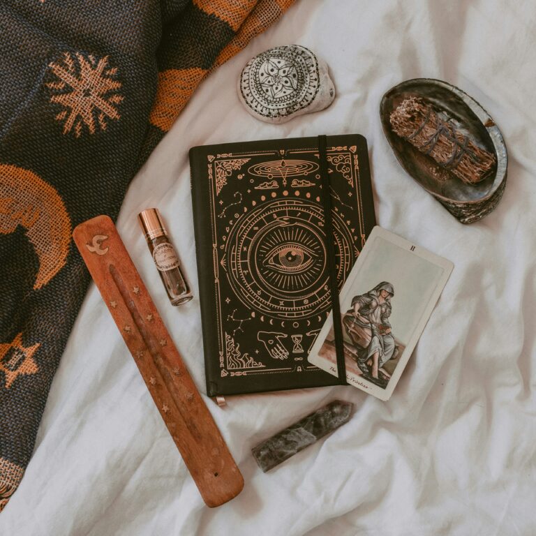 HOW TAROT HELPS YOU MAKE BETTER DECISIONS IN LIFE